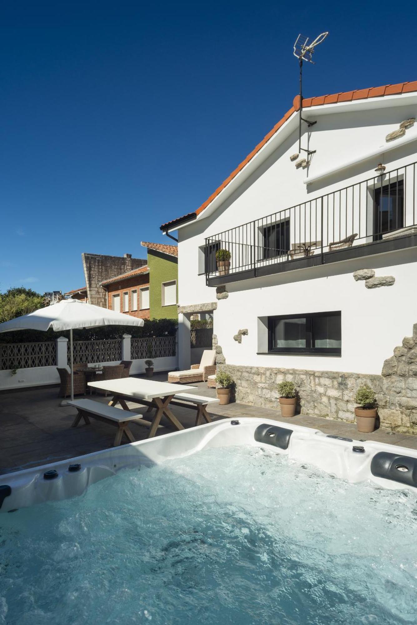 La Playa Suites Suances Bagian luar foto